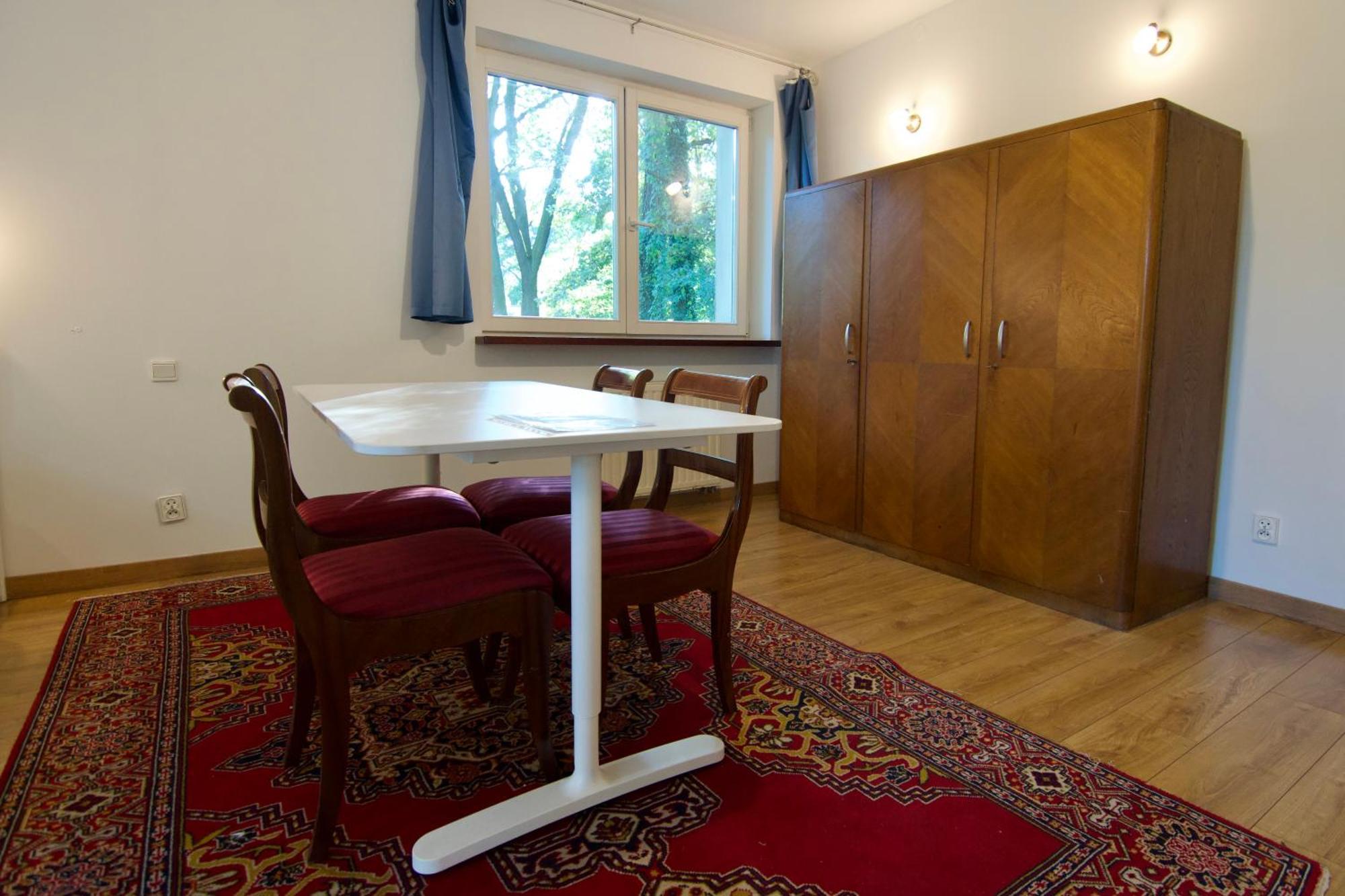 Komfortowe Przestronne Z Prywatnymi Lazienkami Blisko Warszawy I Suntago Homestay Milanowek